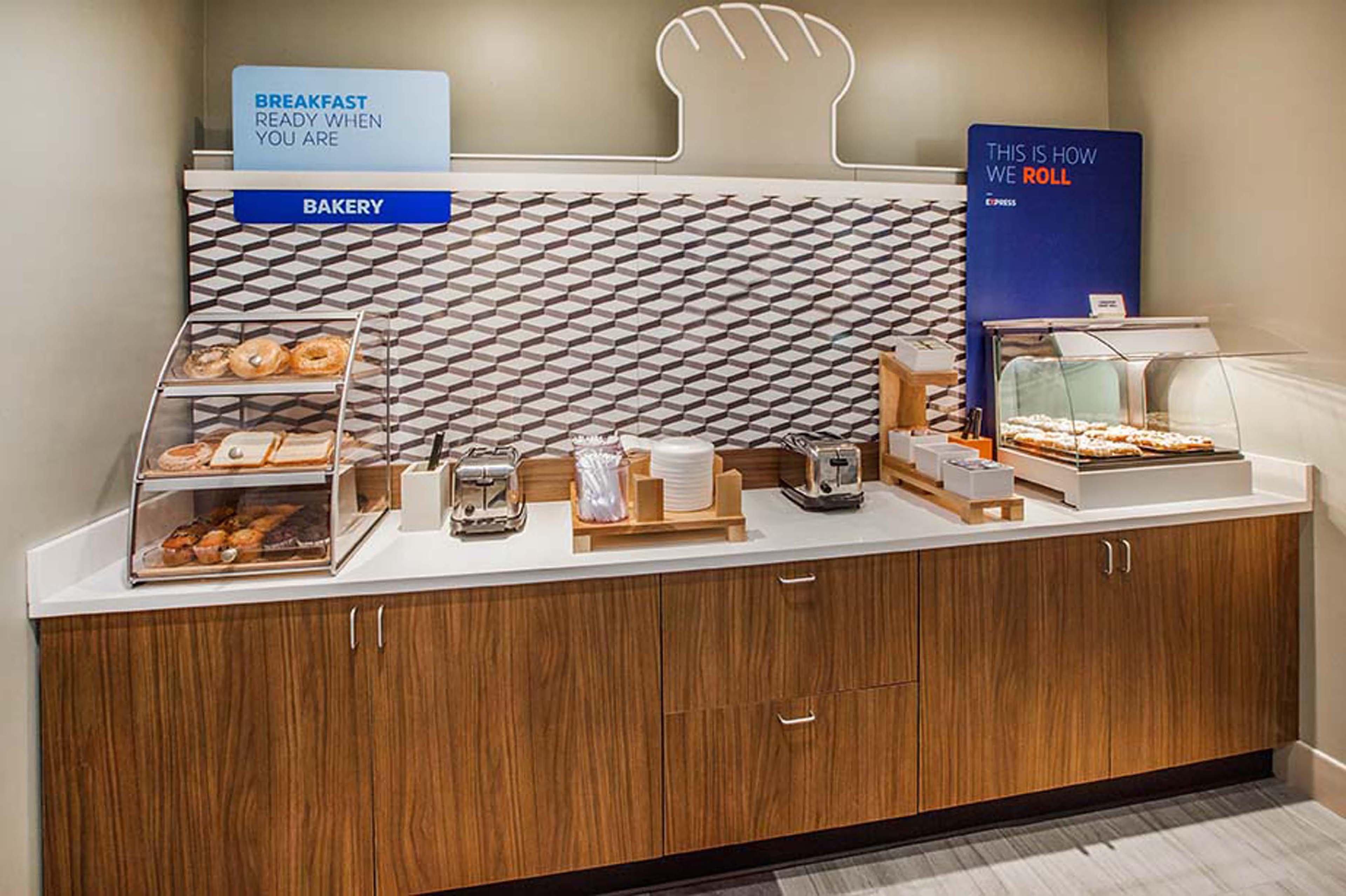 Holiday Inn Express - Richmond Downtown By Ihg Экстерьер фото